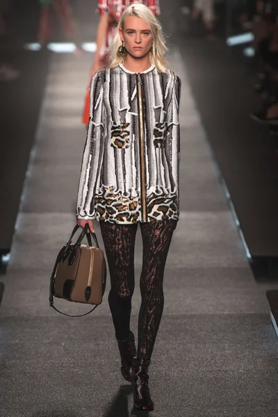 Look 32